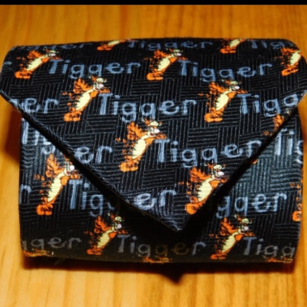 DISNEY TIGGER WINNIE THE POOH NECKTIE
